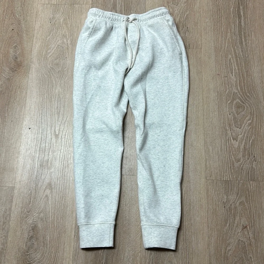 ⭐️American Eagle 24/7 Good Vibes Joggers⭐️ - Picture 1 of 3